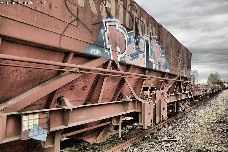 Monheim Eisenbahn mit Graffiti - Bernhard Saalfeld