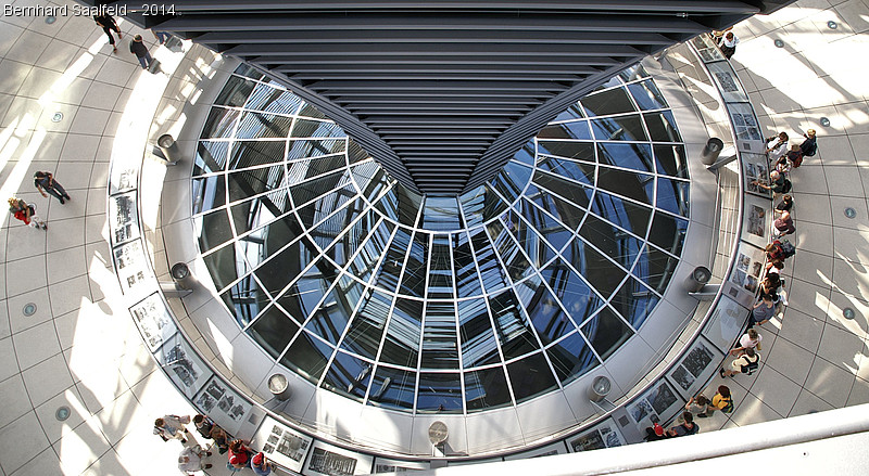 In der Reichstagskuppel - Bernhard Saalfeld